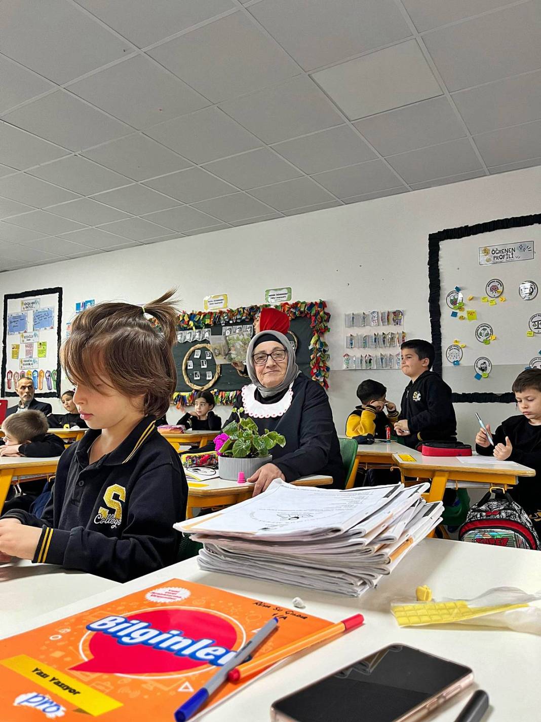 'Kız çocukları okumaz' diyerek okula gönderilmedi: 81 yaşında okuma yazma öğrendi! O andan sonra karar verdi 5